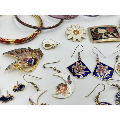 2184 - A collection of vintage enamel jewellery