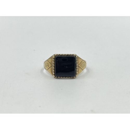 2186 - A hallmarked Birmingham 9ct gold black onyx signet ring, size T½ - approx. gross weight 2.5g