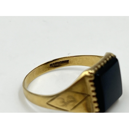 2186 - A hallmarked Birmingham 9ct gold black onyx signet ring, size T½ - approx. gross weight 2.5g