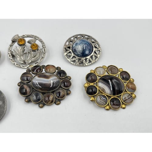 2188 - Six vintage brooches to include banded agate, Scottish etc.