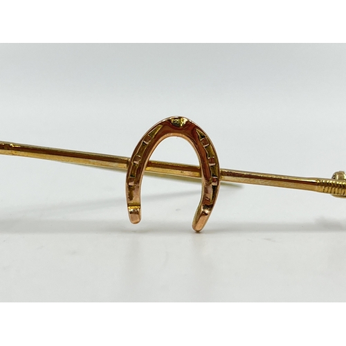 2190 - A hallmarked Birmingham 9ct gold horseshoe pin brooch with base metal pin - approx. gross weigh 4.8g