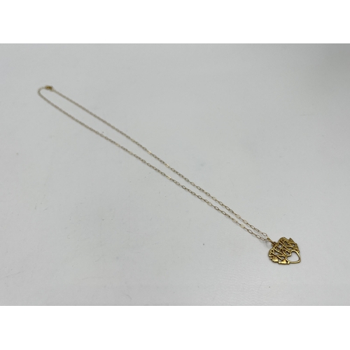 2213 - A 9ct gold 'Special Nan' pendant necklace - approx. gross weight 0.95g