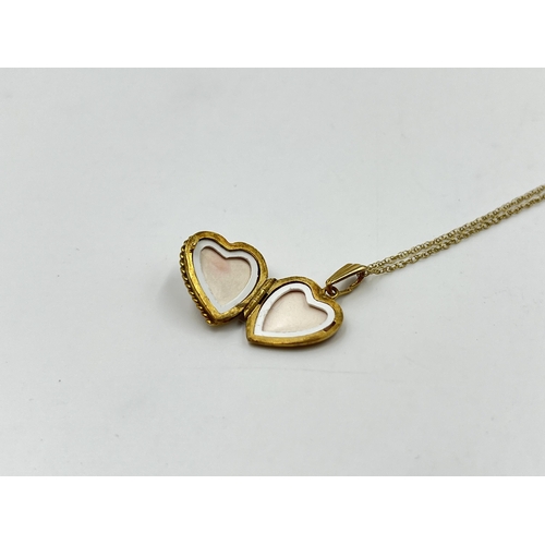 2219 - A hallmarked London 9ct gold heart shaped photo locket pendant necklace - approx. gross weight 2.7g