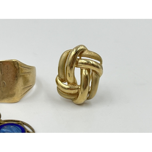 2229 - Five pieces of scrap gold and yellow metal jewellery to include hallmarked 9ct gold signet ring - ap... 