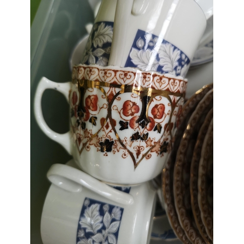 878 - A collection of ceramics to include Royal Doulton Oakdene tea set, six Imari pattern saucers and dis... 