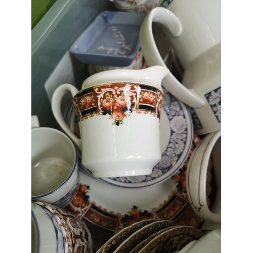 878 - A collection of ceramics to include Royal Doulton Oakdene tea set, six Imari pattern saucers and dis... 