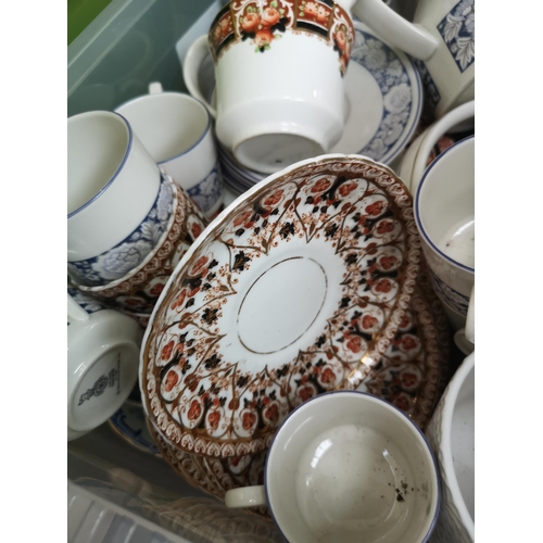 878 - A collection of ceramics to include Royal Doulton Oakdene tea set, six Imari pattern saucers and dis... 