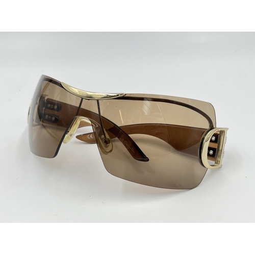 2395 - A pair of Christian Dior Airspeed 1 women's sunglasses