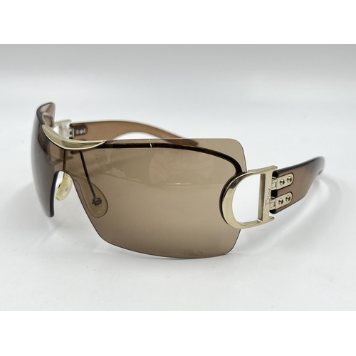 2395 - A pair of Christian Dior Airspeed 1 women's sunglasses