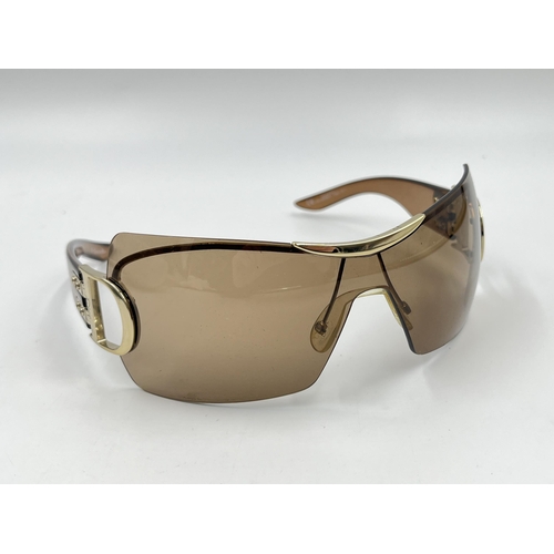 2395 - A pair of Christian Dior Airspeed 1 women's sunglasses