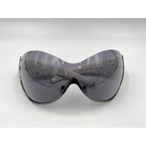 2396 - A pair of Calvin Klein CK1068S women's sunglasses