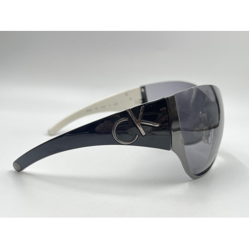 2396 - A pair of Calvin Klein CK1068S women's sunglasses