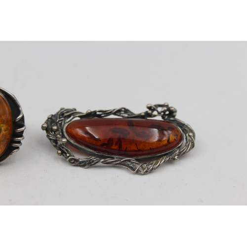 2169 - Three pieces of .925 silver, two mid century amber statement rings and one brooch - approx. gross we... 