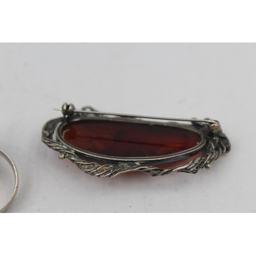 2169 - Three pieces of .925 silver, two mid century amber statement rings and one brooch - approx. gross we... 