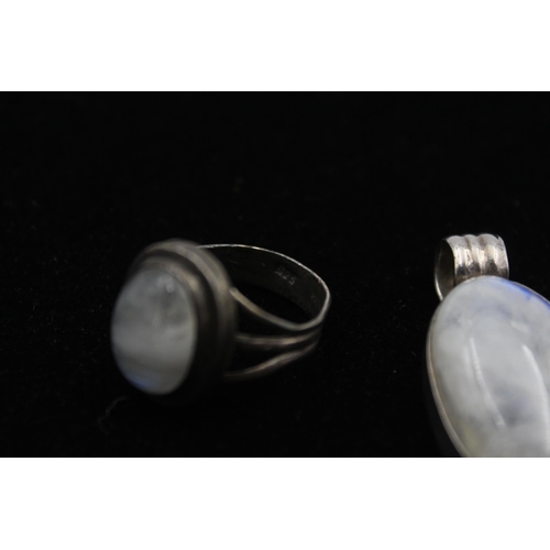 2194 - Four pieces of .925 silver moonstone jewellery - approx. gross weight 34g