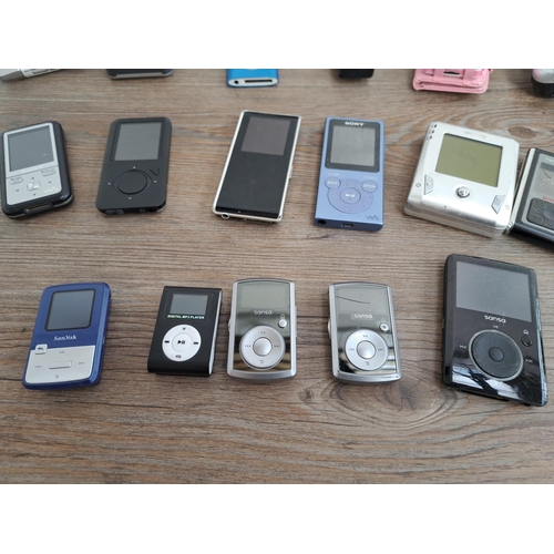 520 - A collection of MP3 and digital media players to include Sony, Samsung, Hitachi etc.