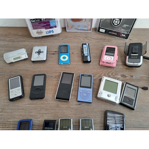 520 - A collection of MP3 and digital media players to include Sony, Samsung, Hitachi etc.