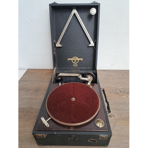 524 - A vintage Columbia Grafonola No. 112A gramophone