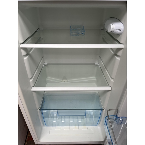 666 - A LEC A+ class fridge with freezer compartment - approx. 123cm high