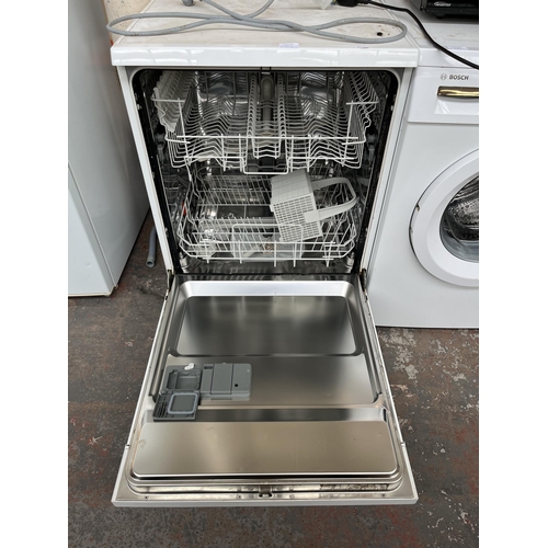 675A - A Bendix BDW55 twelve place 60cm dishwasher