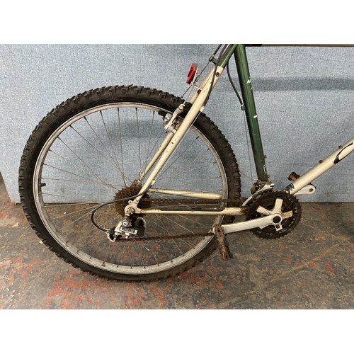 691 - A vintage Carrera Impetus men's mountain bike