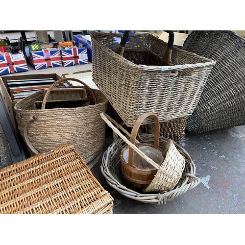 905 - A collection of various wickerware