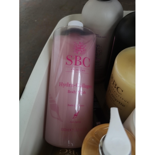 846 - A collection of healthcare and beauty items to include SBG Hydra-collagen body wash, SBC Arnica show... 