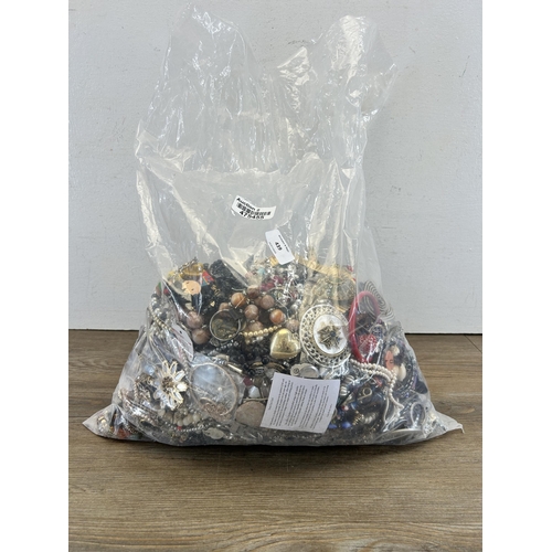 439 - Approx. 10kg of costume jewellery