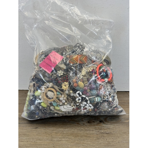 450 - Approx. 10kg of assorted costume jewellery