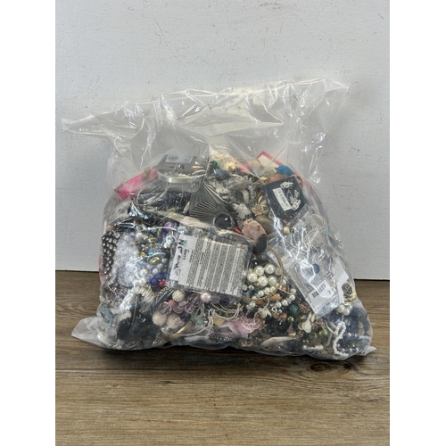 462 - Approx. 10kg of assorted costume jewellery