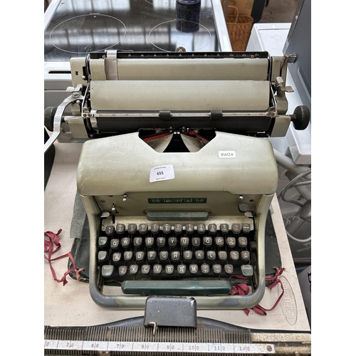 699 - A vintage Imperial 66 desktop typewriter