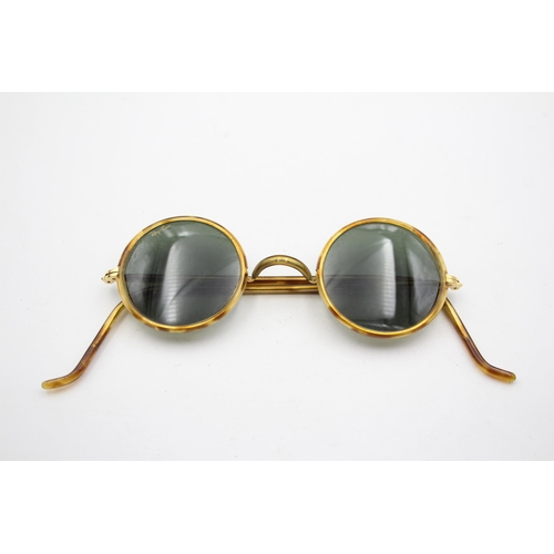 2431 - A pair of vintage Bausch & Lomb Ray-Ban tortoiseshell effect sunglasses