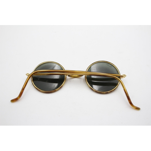 2431 - A pair of vintage Bausch & Lomb Ray-Ban tortoiseshell effect sunglasses