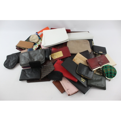 492 - A collection of purses and wallets