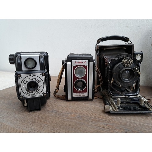 604 - A large collection of vintage cameras to include Vest Pocket Tenax, Polaroid Land Camera model 160, ... 