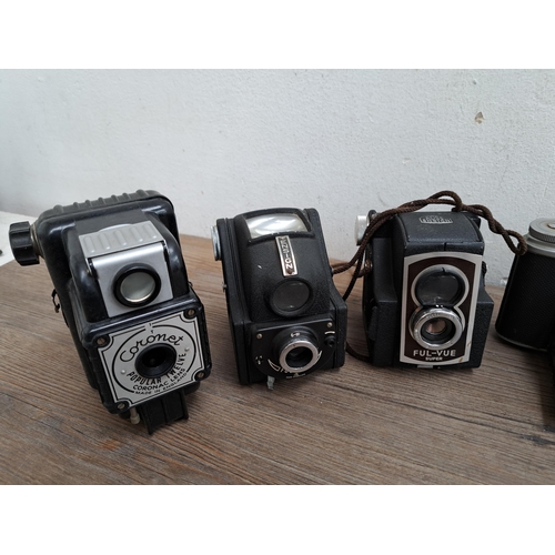 604 - A large collection of vintage cameras to include Vest Pocket Tenax, Polaroid Land Camera model 160, ... 