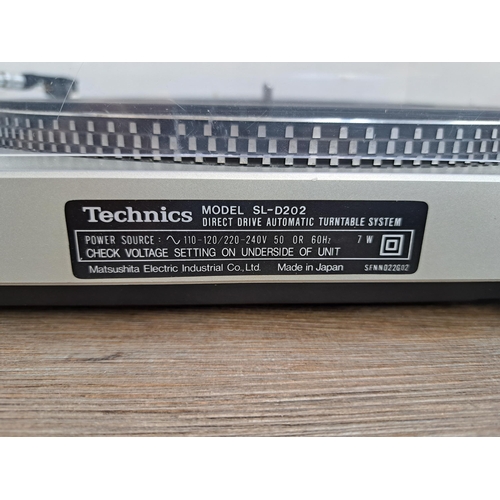 613 - A Technics SL-D202 direct drive automatic turntable system