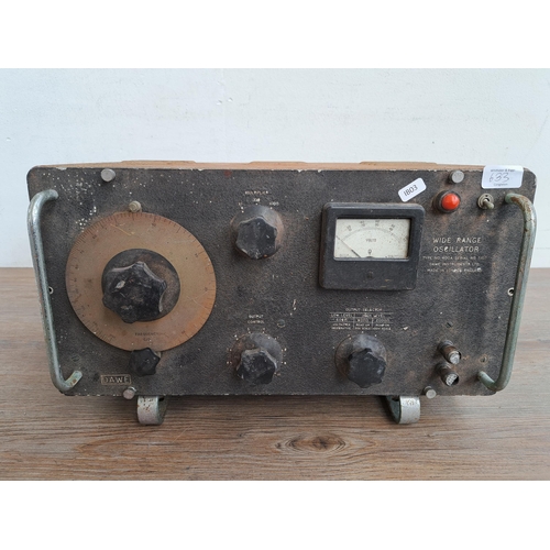 633 - Four items, one DAWE wide range oscillator type no. 400A, one signal generator type 20, one Cinetech... 