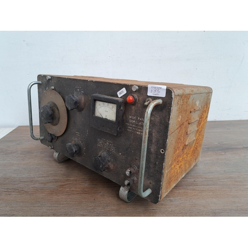 633 - Four items, one DAWE wide range oscillator type no. 400A, one signal generator type 20, one Cinetech... 