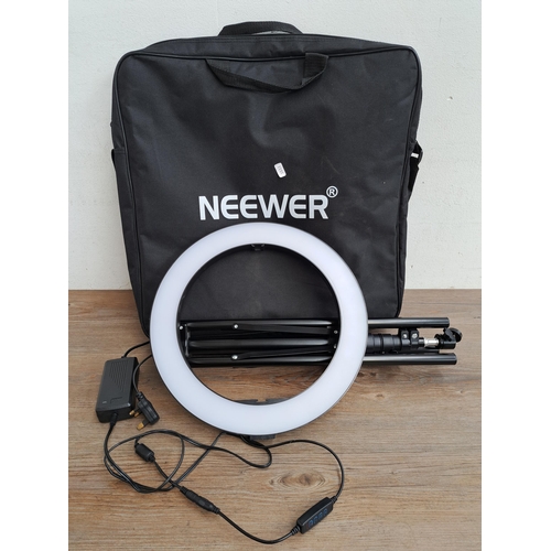 637 - A NEEWER ring light and tripod