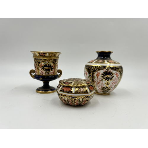 336 - Three pieces of Royal Crown Derby 1128 Old Imari pattern china - largest approx. 7.5cm high