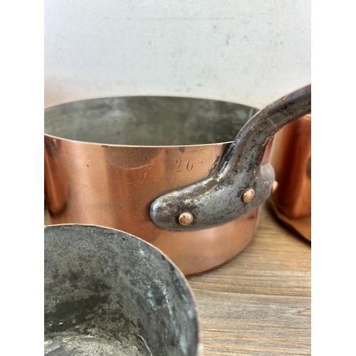 418 - Five pieces of late 19th/early 20th century copper kitchenware, one colander and four graduating sau... 