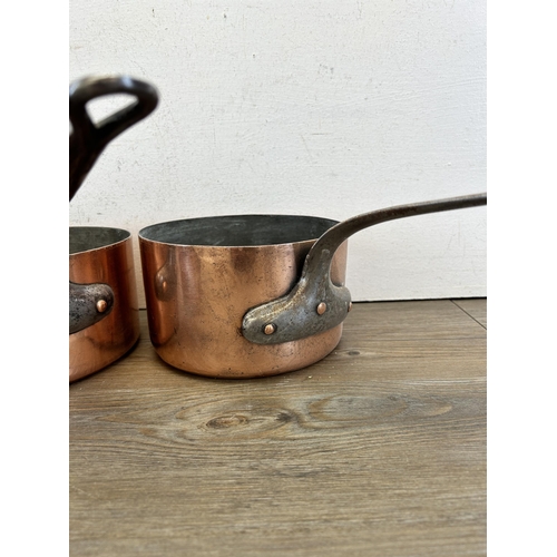 418 - Five pieces of late 19th/early 20th century copper kitchenware, one colander and four graduating sau... 