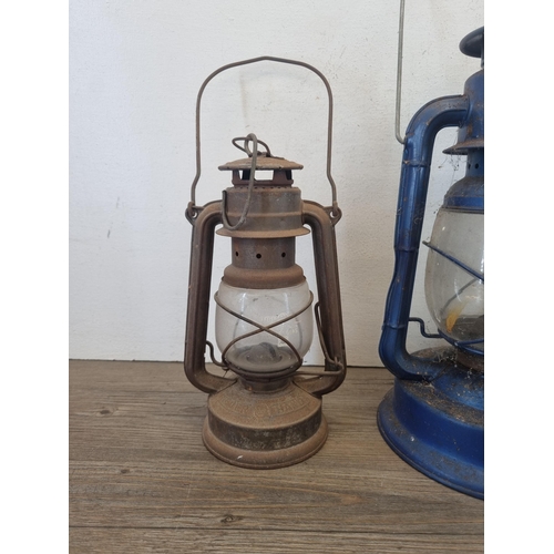 432 - Four paraffin lamps and lanterns to include Dietz No.90, Feuer Hand No. 1275 etc.