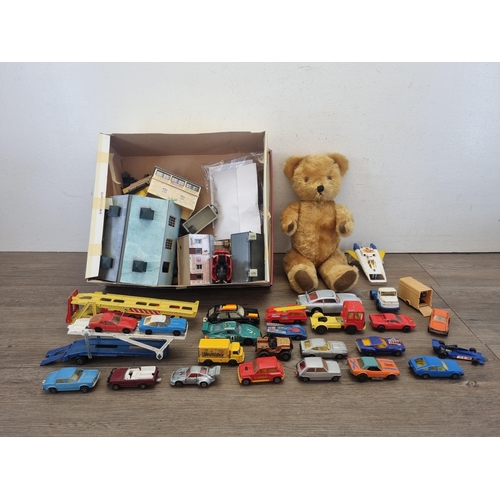 452 - A collection of vintage toys to include articulated teddy bear, Hornby R501-010 model railway outhou... 