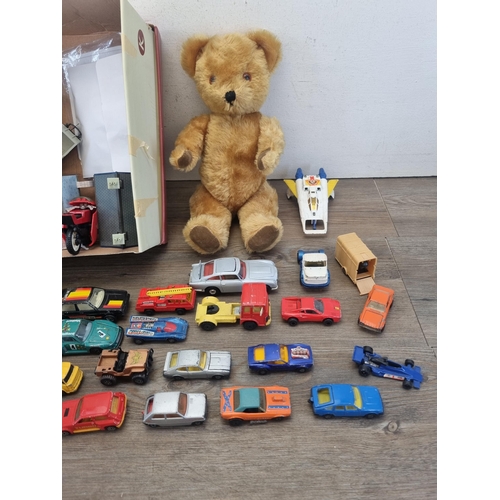 452 - A collection of vintage toys to include articulated teddy bear, Hornby R501-010 model railway outhou... 