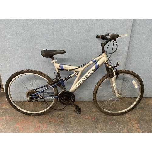 733 - A Pro-Motive DS400 men's mountain bike