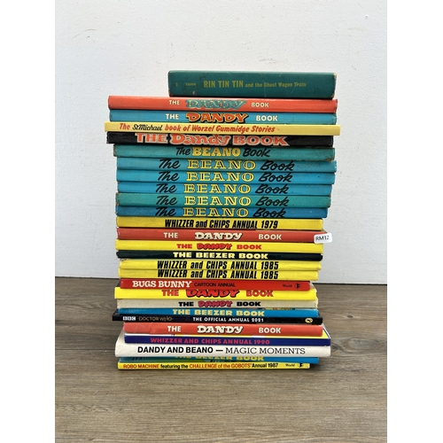 508 - Twenty seven vintage books and annuals to include Dandy and Beano, Rin Tin Tin, Whizzer and Chips et... 