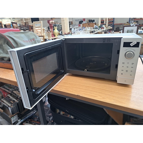 692 - A Bosch microwave