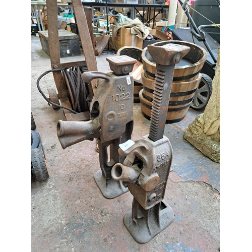 803 - Two late 19th/early 20th century cast iron jacks, one Duff and Barrett no.1022 10 tonne and one Simp... 